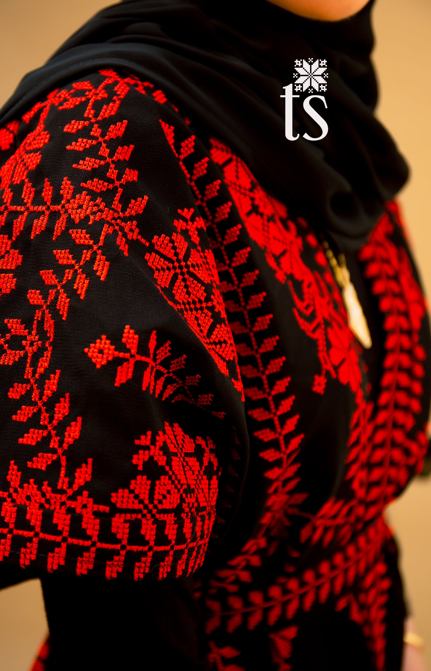 Red Tatreez Bisht - ONE SIZE