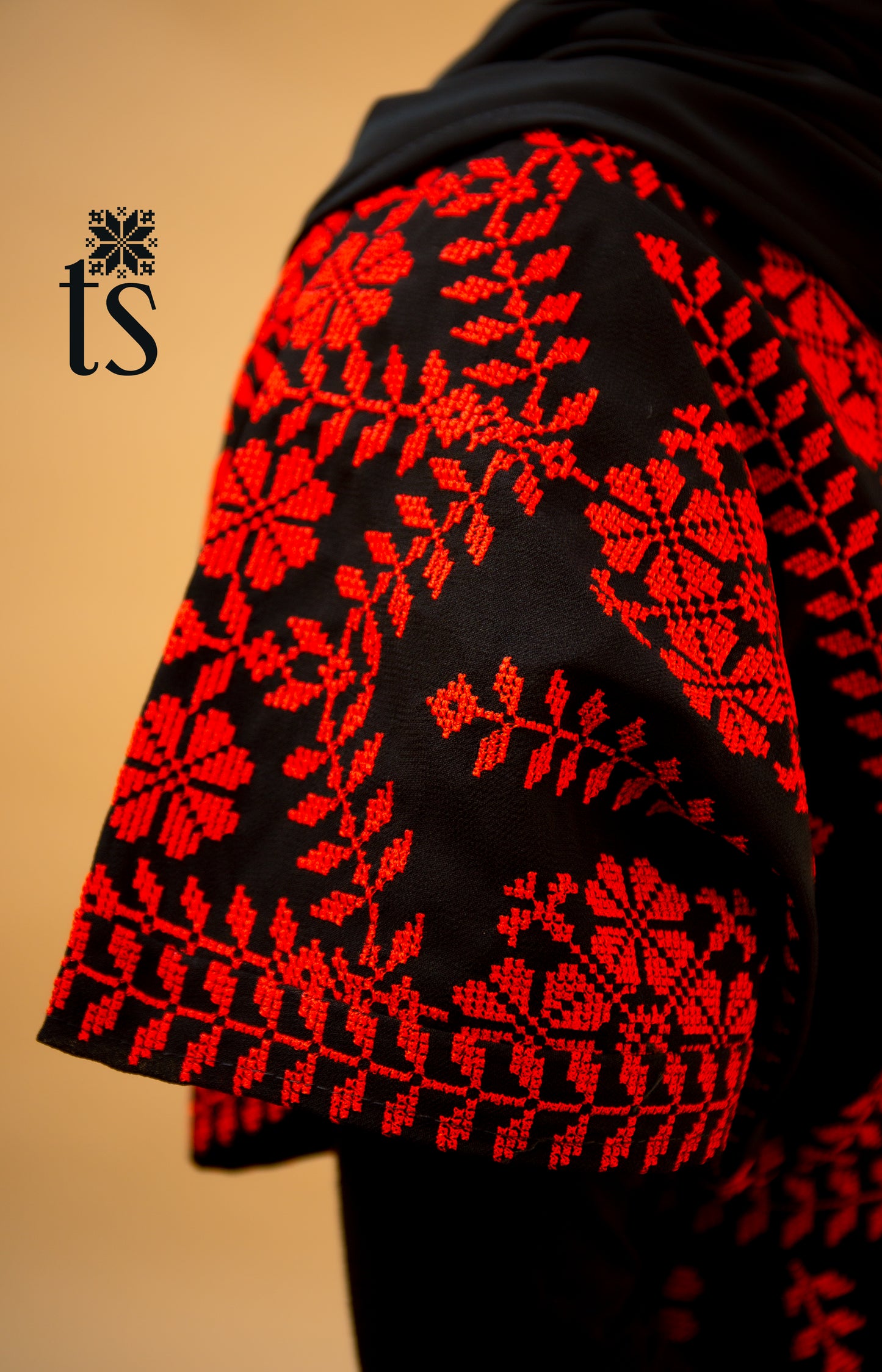 Red Tatreez Bisht - ONE SIZE